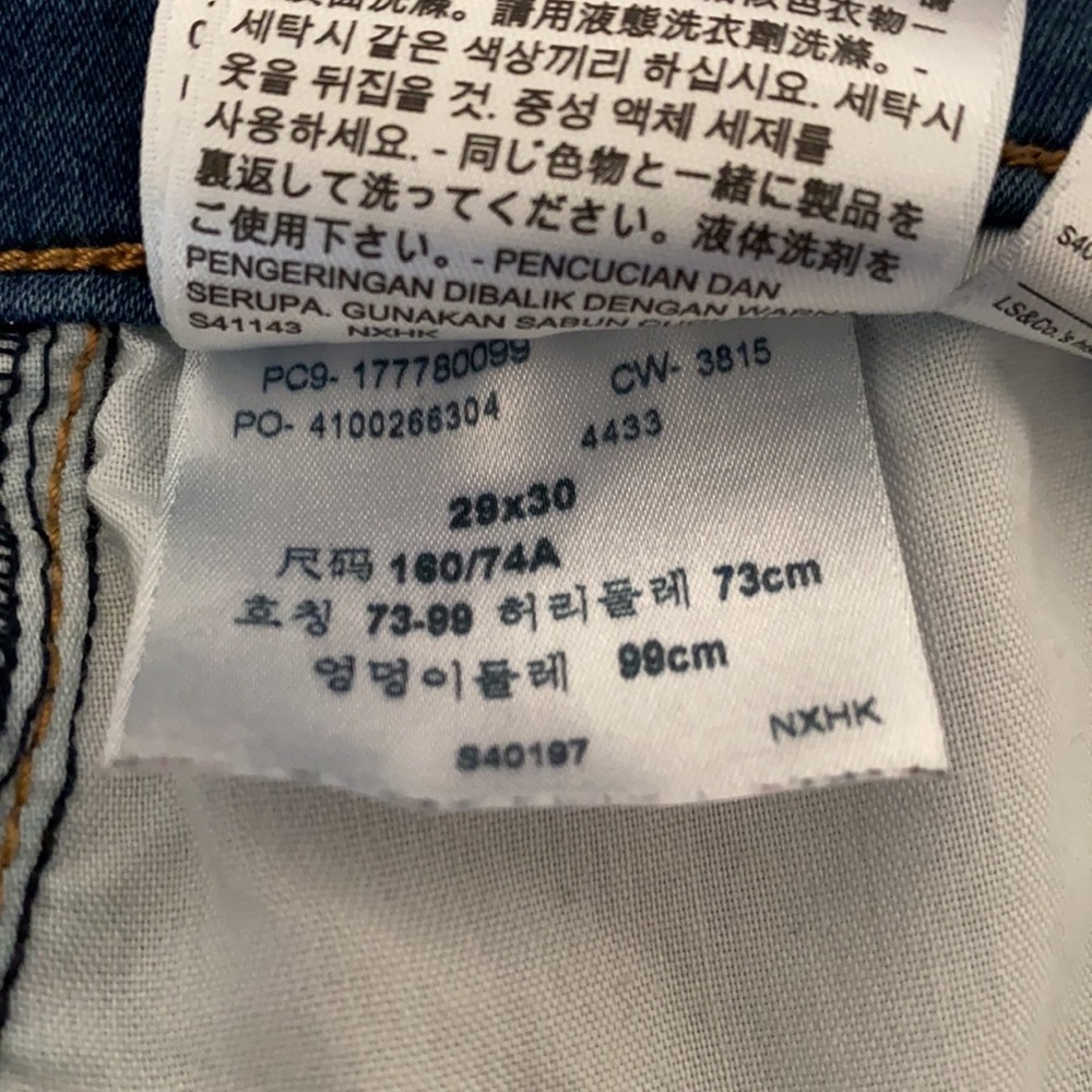 Levi’s - Picture 3 of 4